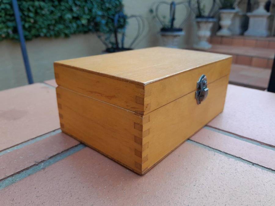A 20TH Century Wooden Chess Set in Box