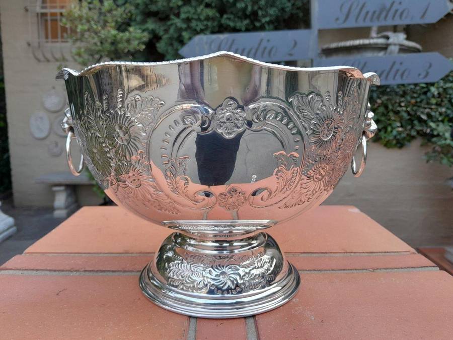 A 20th Century English / London Electroplate Wine Cooler Nd