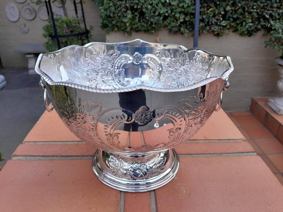 A 20th Century English / London Electroplate Wine Cooler Nd