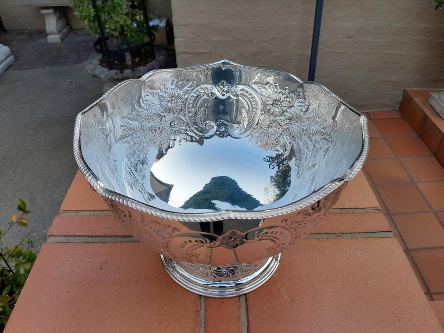 A 20th Century English / London Electroplate Wine Cooler Nd