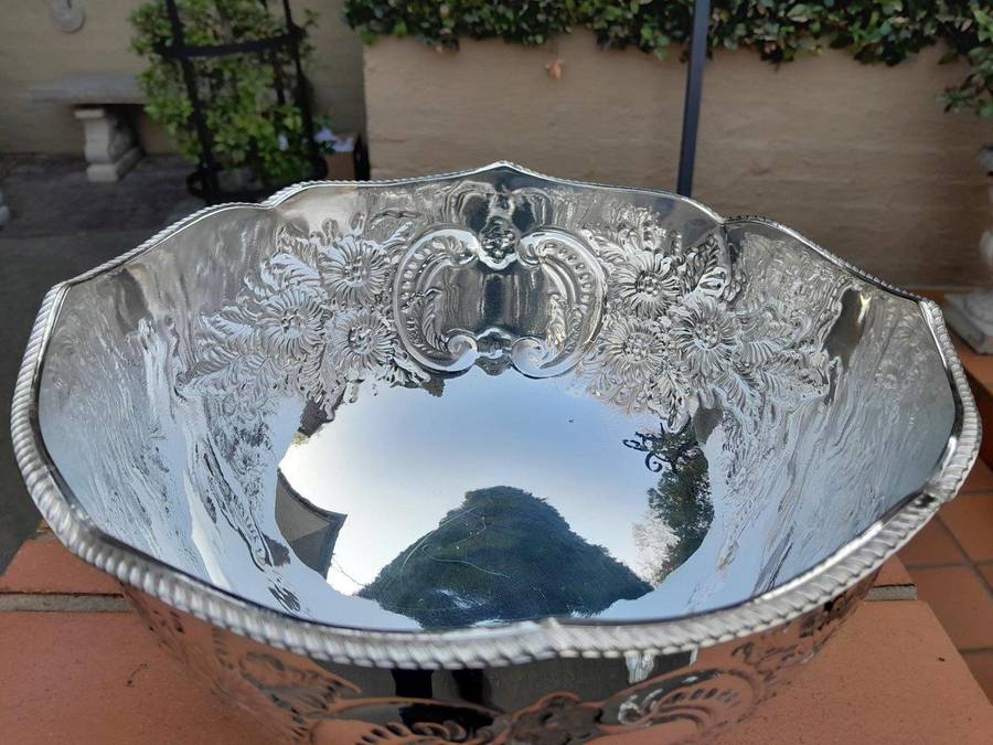 A 20th Century English / London Electroplate Wine Cooler Nd