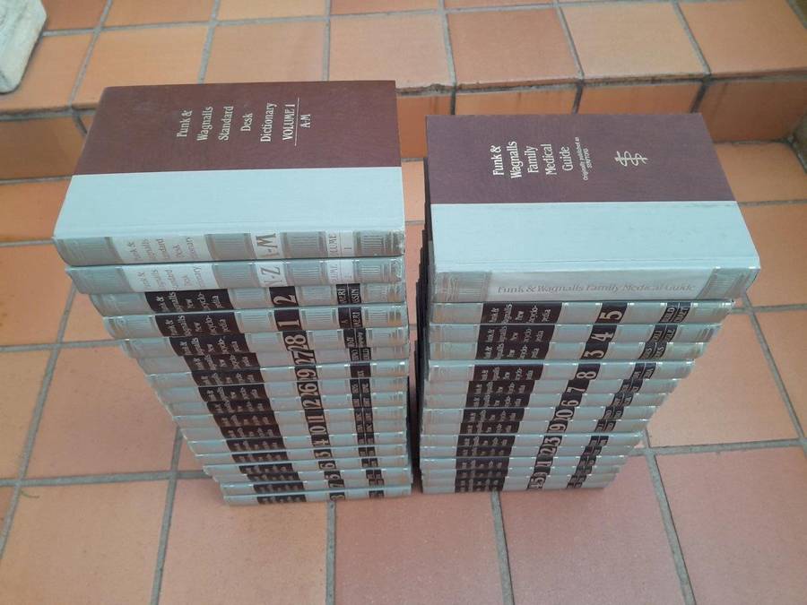 A 20th Century Usa Set Of Twenty Nine (29) Funk And Wagnalls New Encyclopaedia Books