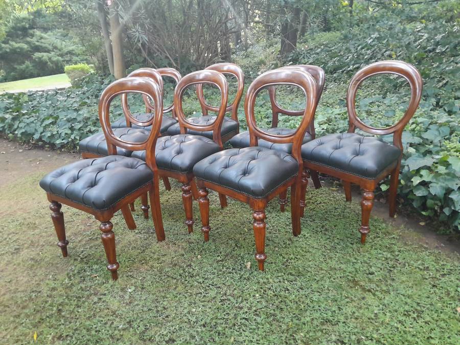 A 19th / Early 20th Century Victorian Set of Eight Bustle Back Dining Chairs Upholstered in a Dee...