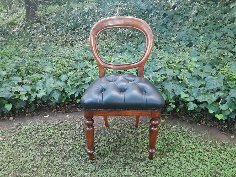 A 19th / Early 20th Century Victorian Set of Eight Bustle Back Dining Chairs Upholstered in a Dee...