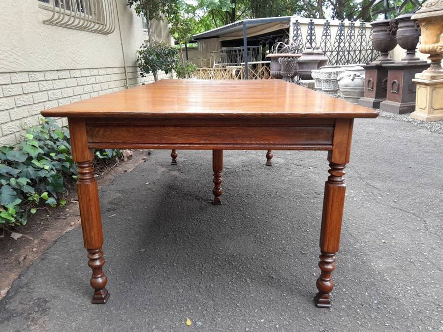 An Antique Edwardian Carved Oak Wood Dining Table (10 Seater)