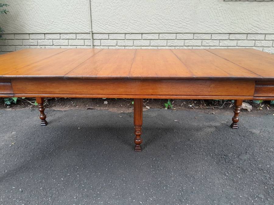 An Antique Edwardian Carved Oak Wood Dining Table (10 Seater)