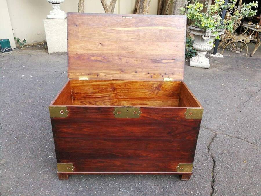 Cape Stinkwood chest, 20th century ND