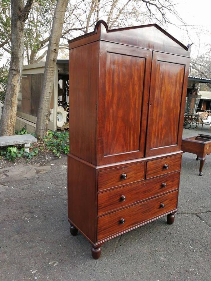 A Late 19th/ Early 20th  Century Victorian Mahogany Linen Press