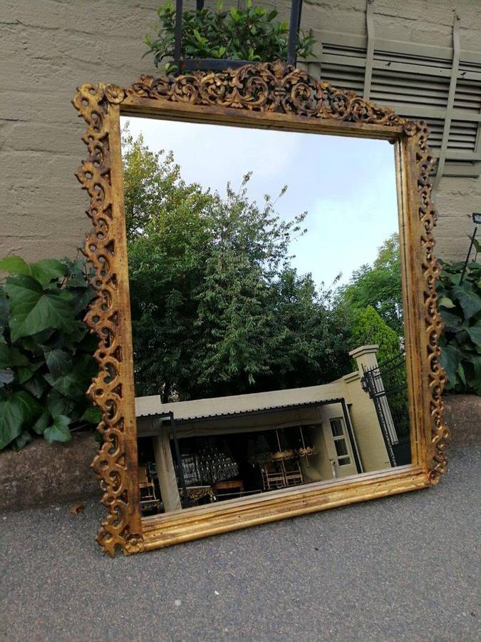 A 20th Century Carve Giltwood Mirror