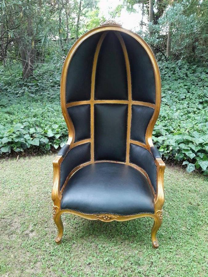 A 20th Century  Pair of Hand Gilded and Carved Wooden Dome Chairs