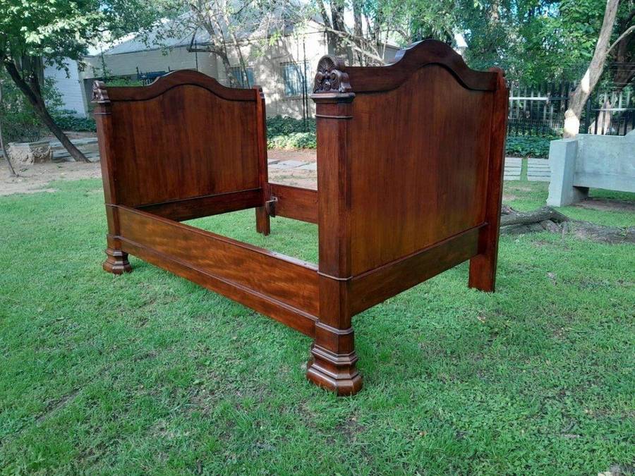 A Rare 19th Century French Mahogany Daybed  /  Lit Bateau