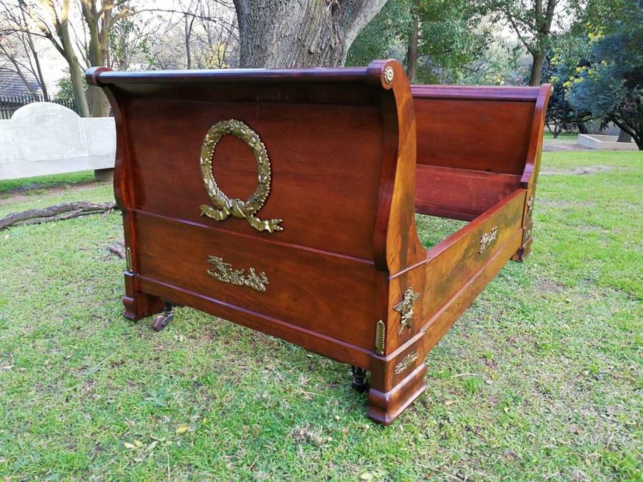 An Early 20th Century French Mahogany Lit Bateau Daybed/Bed With Gilt-Brass And Castors