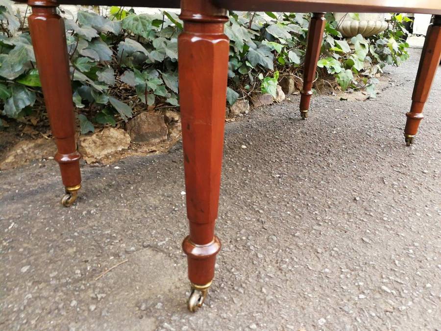 An Early 20th Century Mahogany Pembroke Table On Turned Legs (4 Seater)