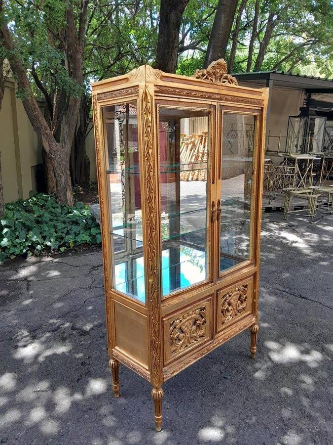 A 20th Century French Style Carved & Gilded Display Cabinet / Vitrine
