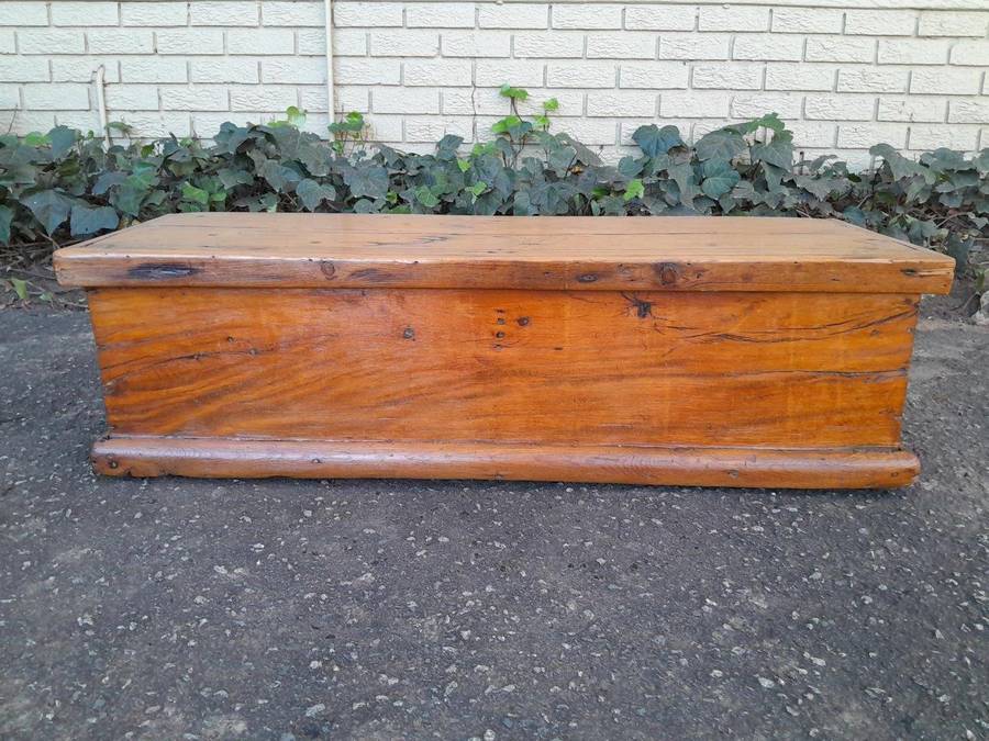 An Antique Early 1900s Circa 1920 Oregon Large Chest / Kist