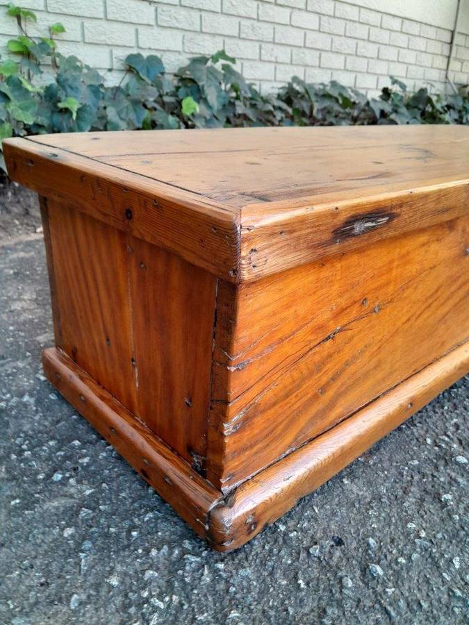An Antique Early 1900s Circa 1920 Oregon Large Chest / Kist