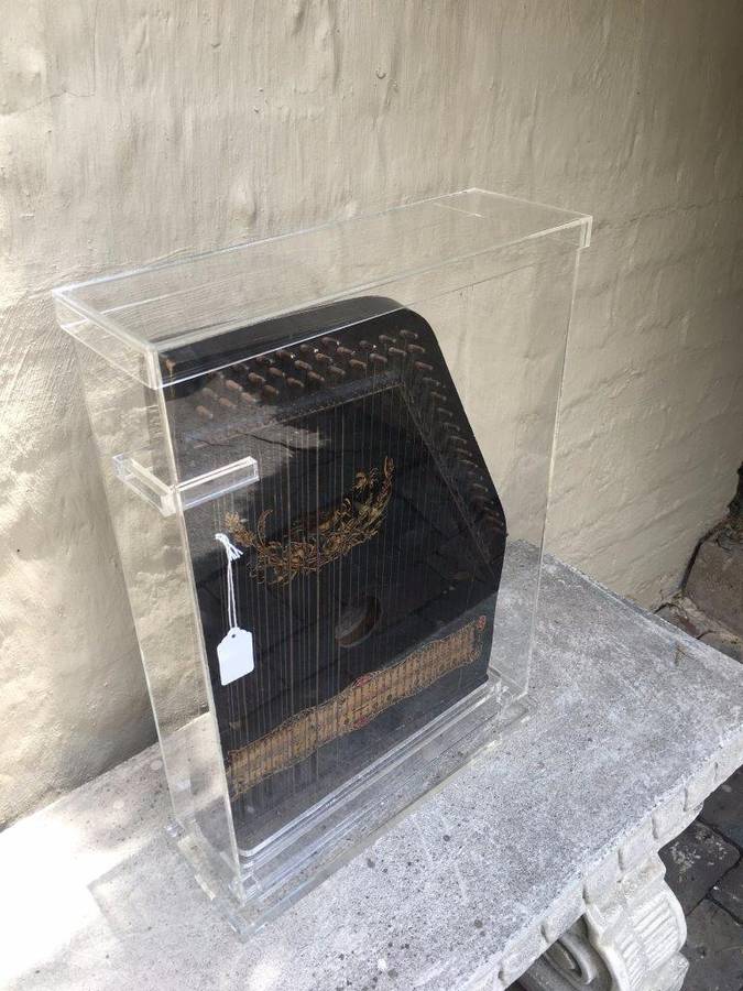 Hohenzollern Harfe Harp in Perspex Box