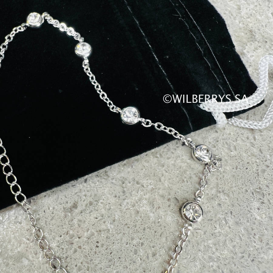Retail: R2350.00 LONDON JEWELLERS Dew Drop Bracelet, Embellished with Crystals from Swarovski®