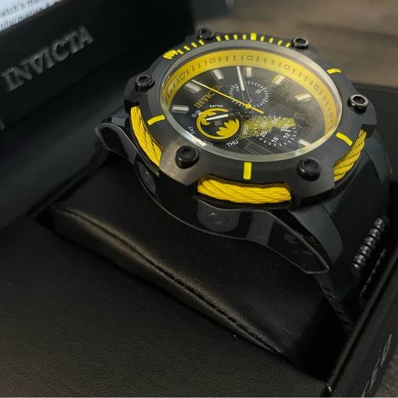 **LOOK!!*** Retail: R9,999.00 INVICTA Men DC Comics Batman Vintage BATSIGNAL Ltd Ed Chrono Watch