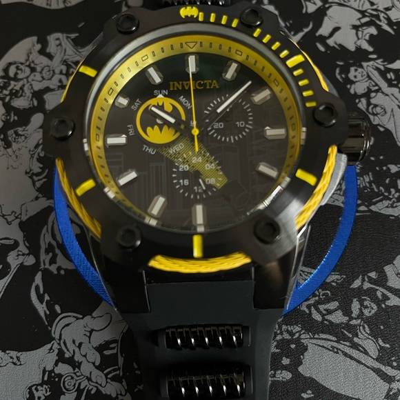 **LOOK!!*** Retail: R9,999.00 INVICTA Men DC Comics Batman Vintage BATSIGNAL Ltd Ed Chrono Watch