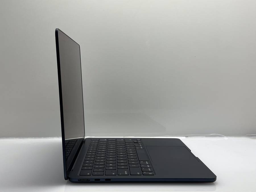 Apple Laptops - MacBook Air 13-Inch M2 8 CPU/8 GPU (2022) 8GB RAM