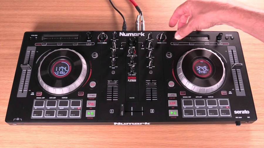 Numark MIXTRACK PLATINUM DJコントローラー Controllers - Numark Mixtrack Platinum DJ Controller for sale in