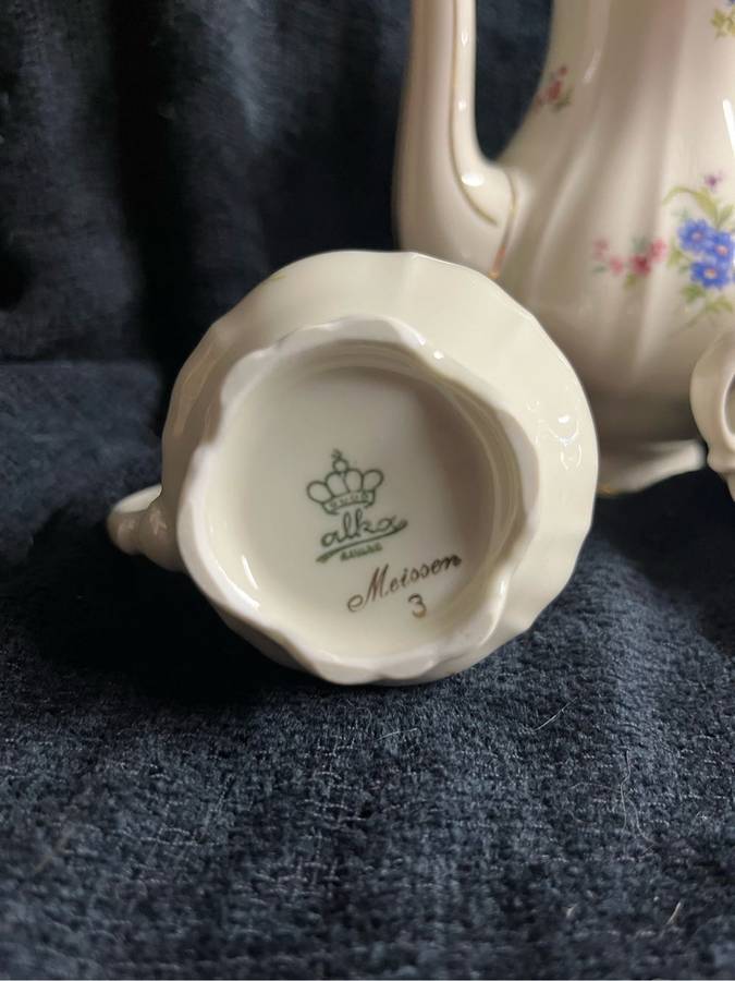 MEISSEN ALKA BAVARIAN TEA SET, CHILD'S MINIATURE SET