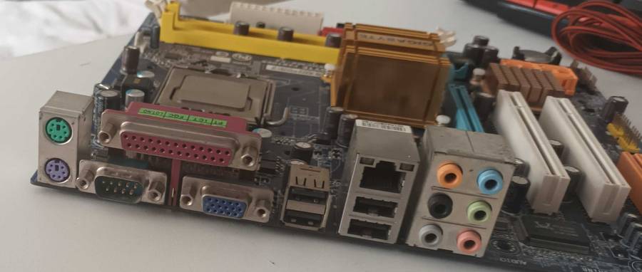 GIGABYTE GA-945GCMX-S2 (rev. 6.6) Motherboard with CPU(PLEASE READ!!!)