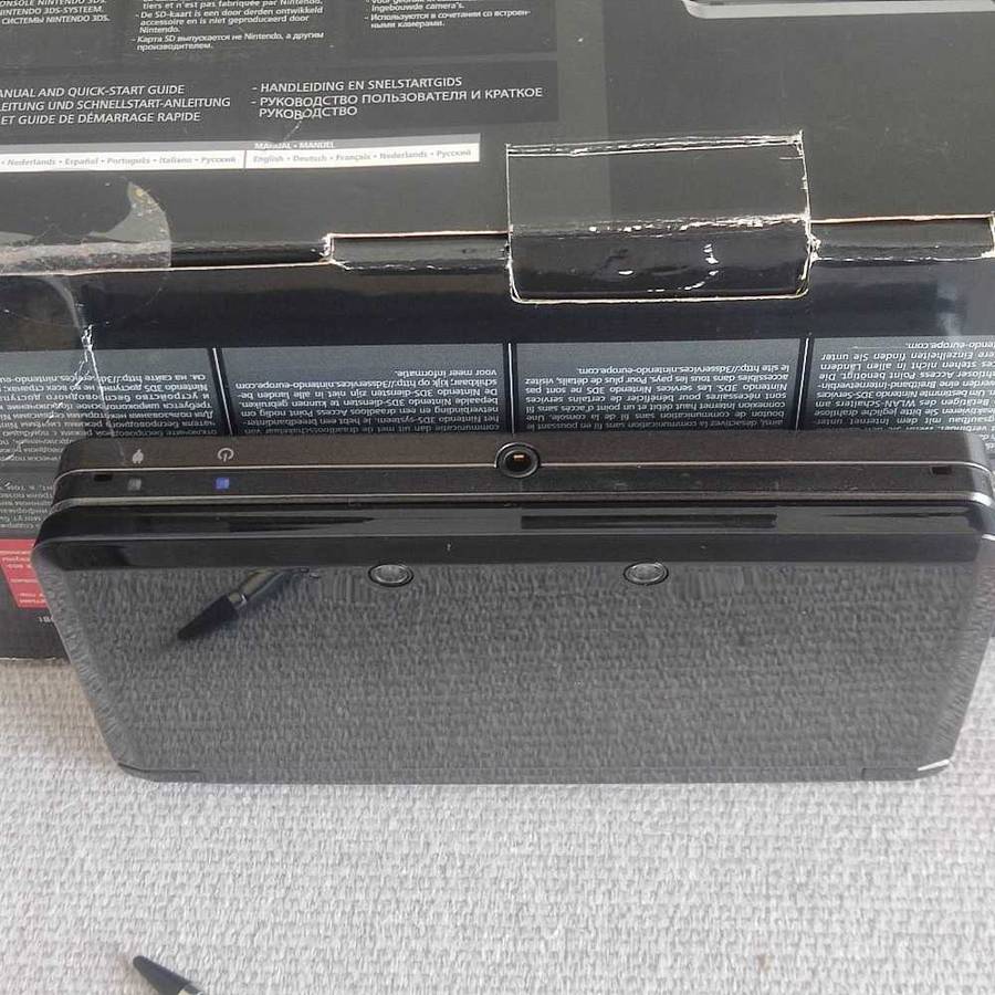 Nintendo 3ds European region Console +box
