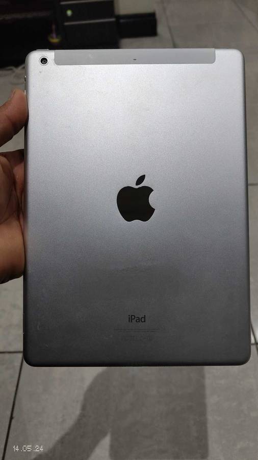 Apple iPad Air 128GB cellular+ WiFi Silver (cracked Touch) (Pre Owned)