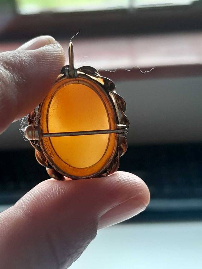 Vinatge camoe pentant/ brooch
