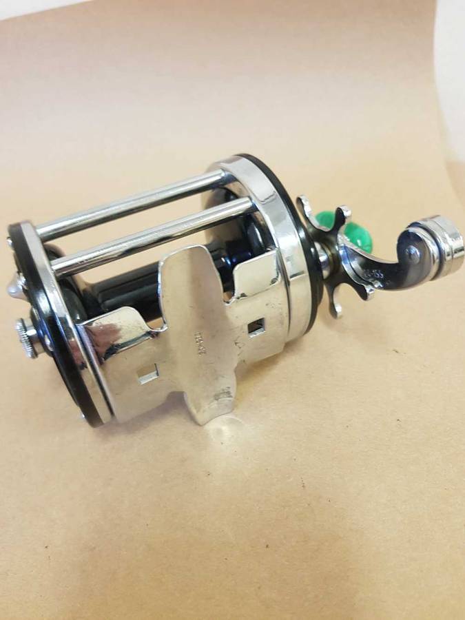 Penn 200 Surfmaster . Backelite spool.