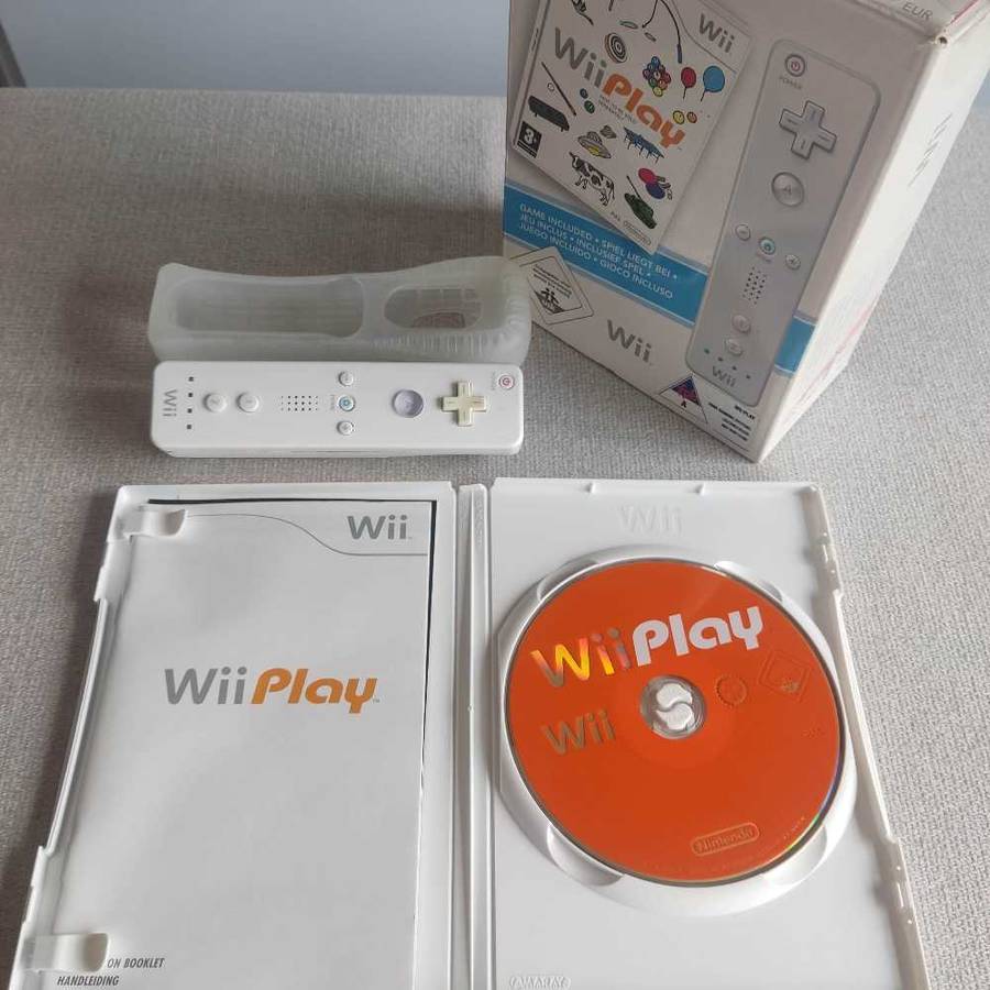 Wii Play game Nintendo Wii  Play plus controller