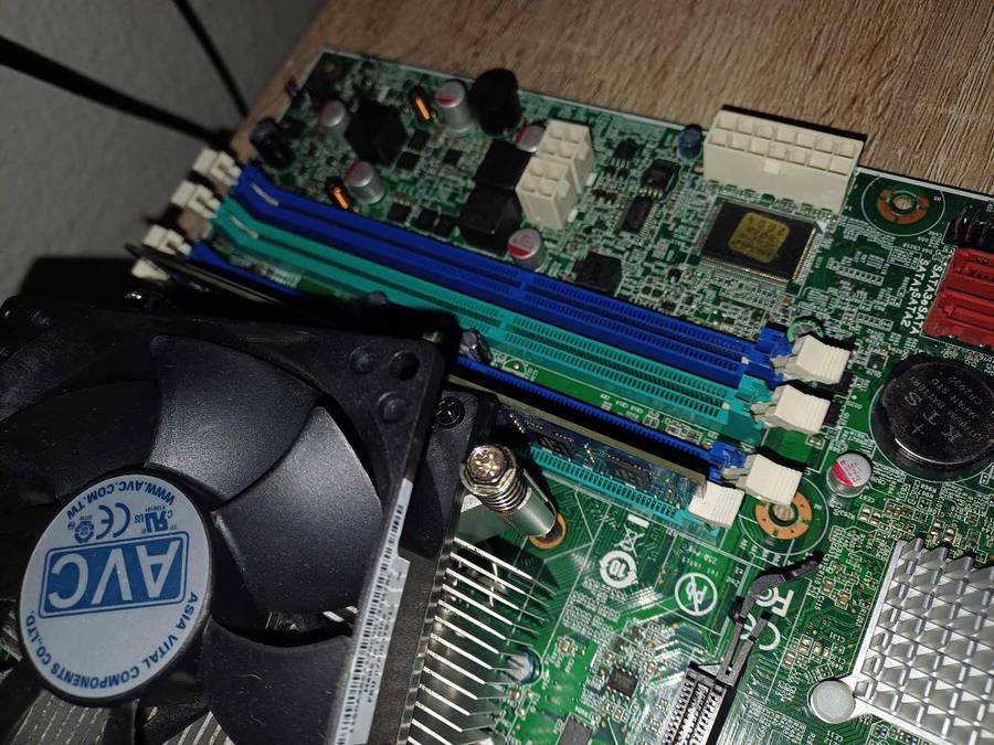 Motherboard from Lenovo ThinkCenter M92p desktop  CPU AND RAM IS INCLUDED