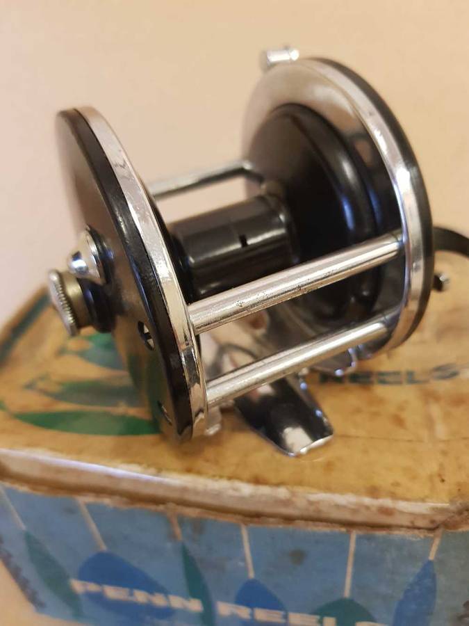 Penn 180 . Backelite spool. Including original box.