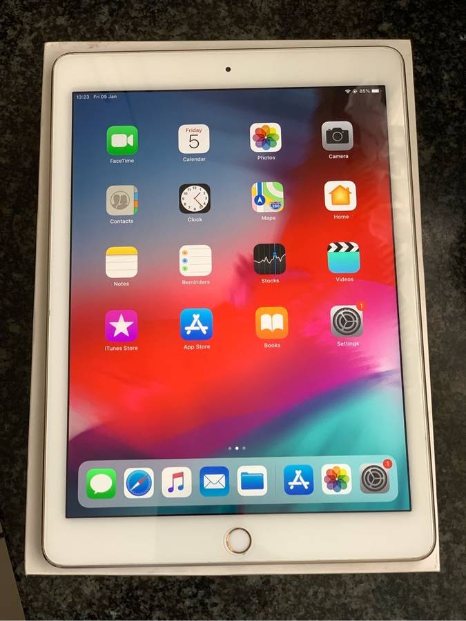 Ipad Pro 32GB 9.7 inch w/ Retina display & Boxed (Excellent Condition)