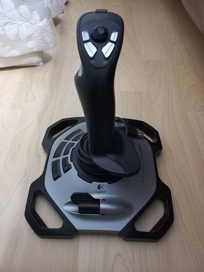 Logitech Extreme 3D Pro joystick