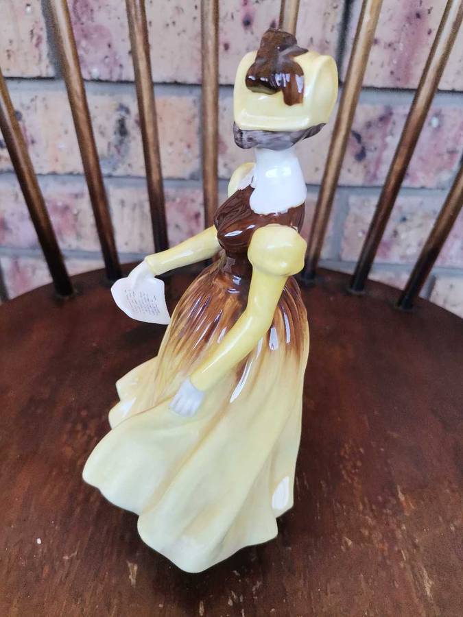Coalport figurine - Letter from a lover