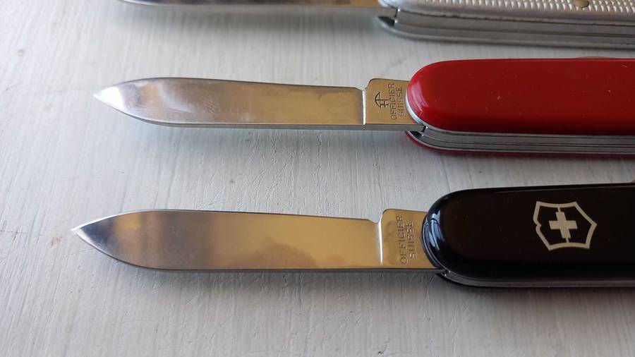 Knife collection border war Era Victorinoxes