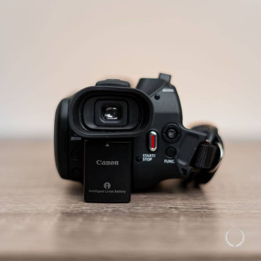 Canon VIXIA HF G40 Bundle