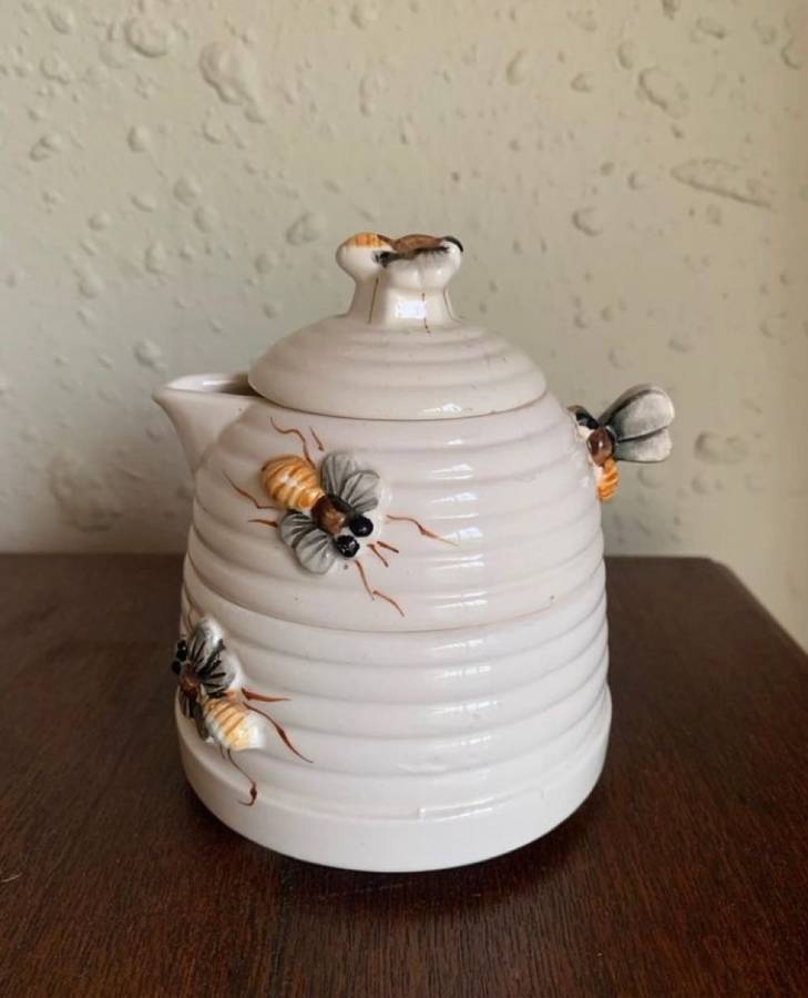 Cute bee theme sugar bowl and milk jug
