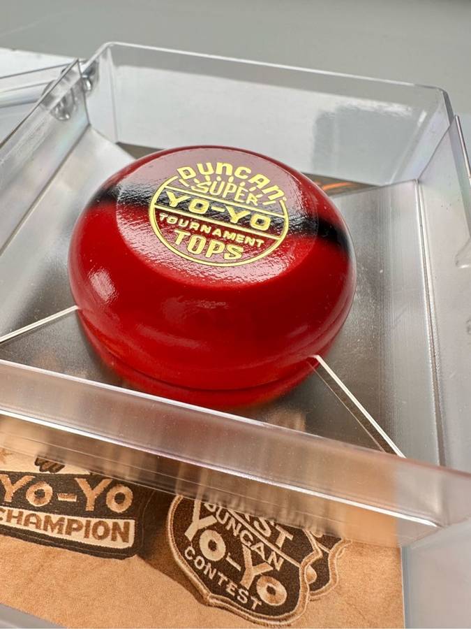 VINTAGE - 1955 YOYO WOODEN DUNCAN YOYO`S IN ORIGINAL PACKAGING WITH TRICK BOOK - UNUSED