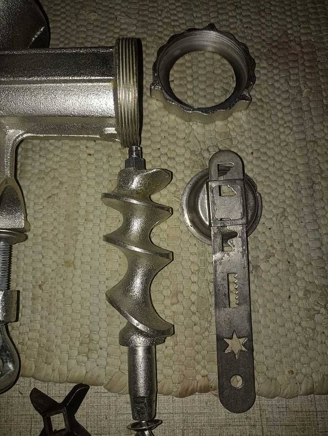 size 8 Mince meat Grinder.