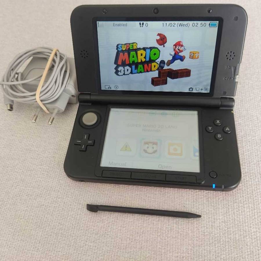Nintendo 3ds XL Console +Charger