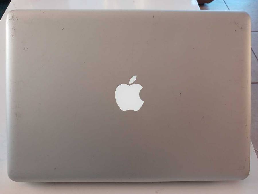 Late 2008 Apple Macbook 13.3