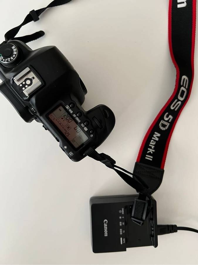 Canon 5D Mark II 21 Mega Pixel Full Frame Camera Body (Immaculate Condition)
