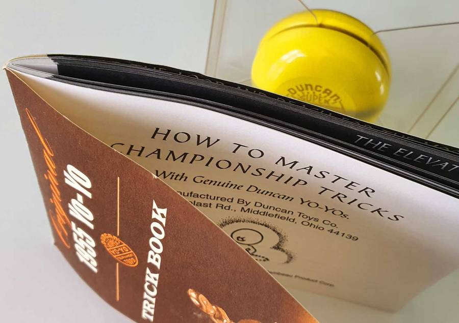 ORIGINAL 1955 DUNCAN SUPER YOYO WITH TRICK BOOK +++