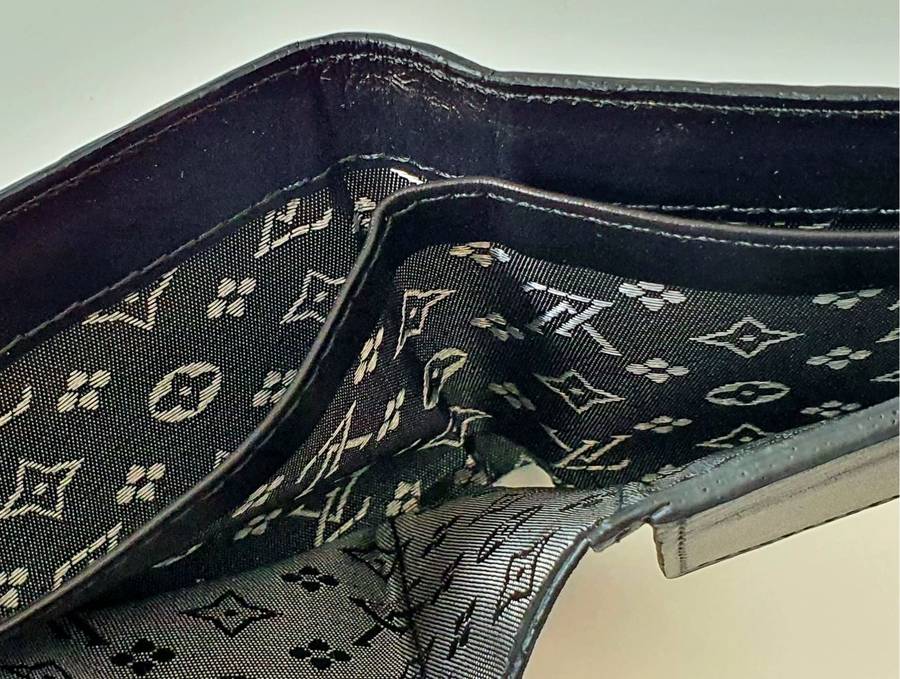 BLACK LOUIS VUITTON BRANDED LEATHER LIKE WALLET
