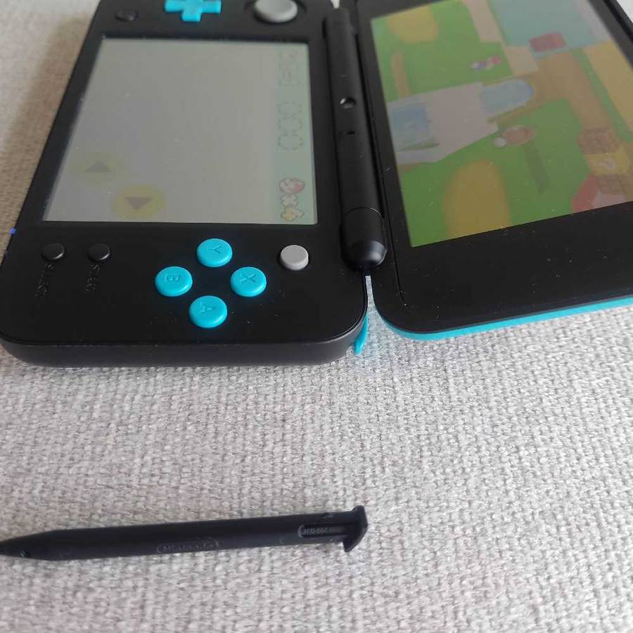 `New` Nintendo 2ds xl console with original charger