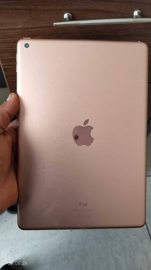 Apple iPad 10.2` (8th Gen) A2270 32GB WiFi only Gold  (Pre Owned)